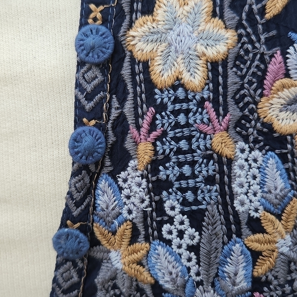 Johnny Was Navy Blue Floral Embroidered Peasant Blouse Top XS - Picture 6 of 10